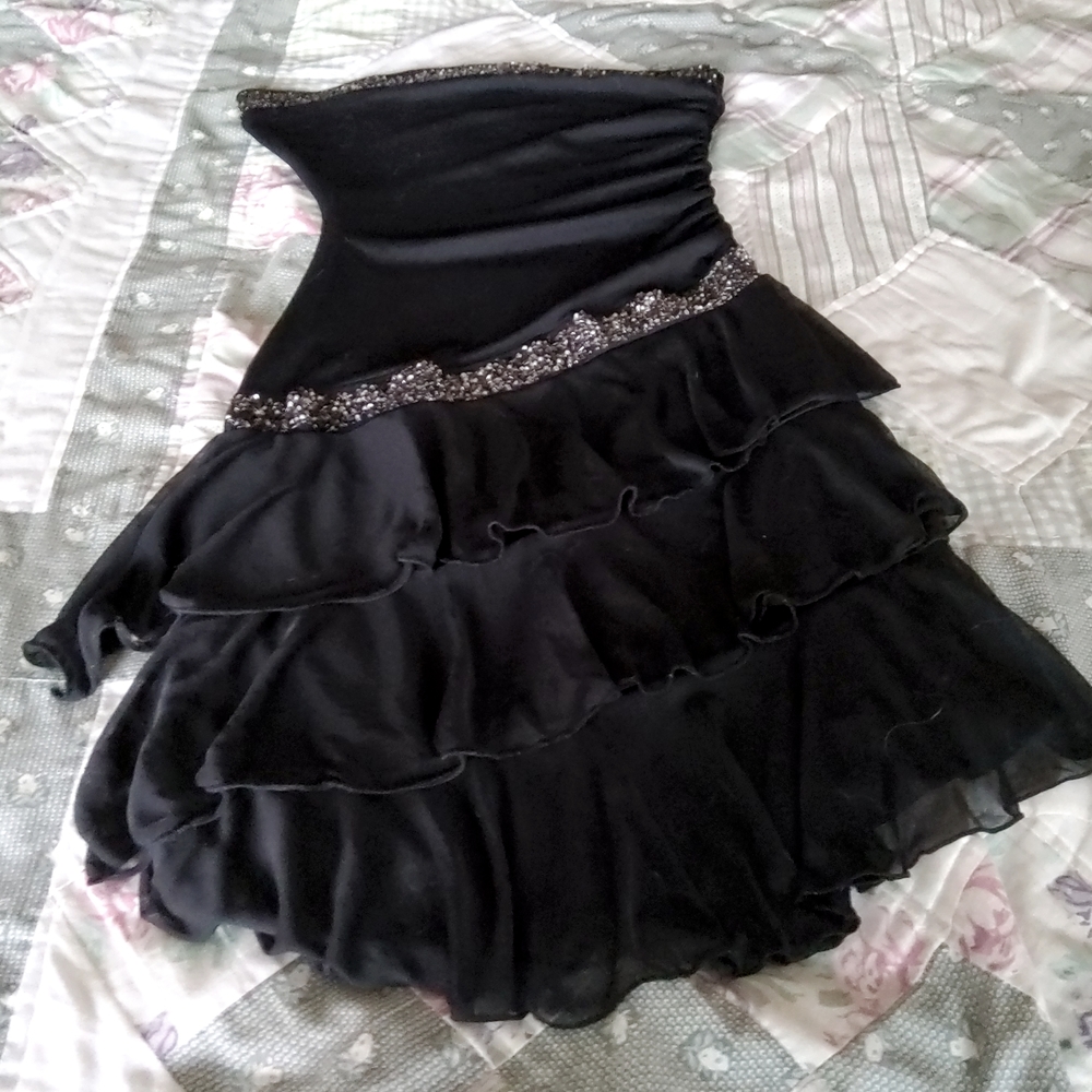 Strapless Black Cocktail Dress 🍸